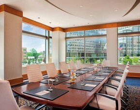 Meeting room with natural light at The Westin Arlington Gateway.
