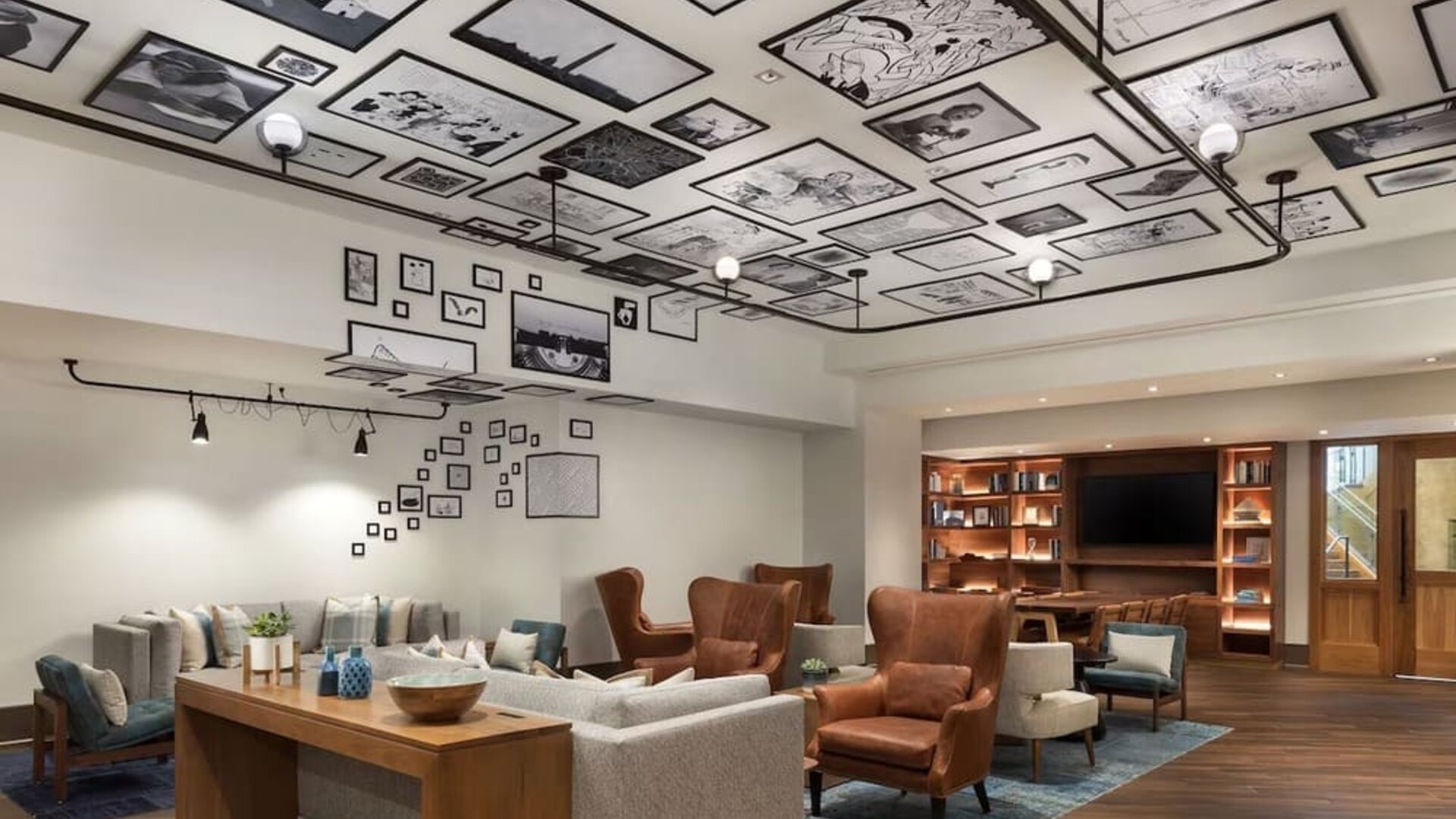 Dining area perfect for coworking at The Westin Arlington Gateway.