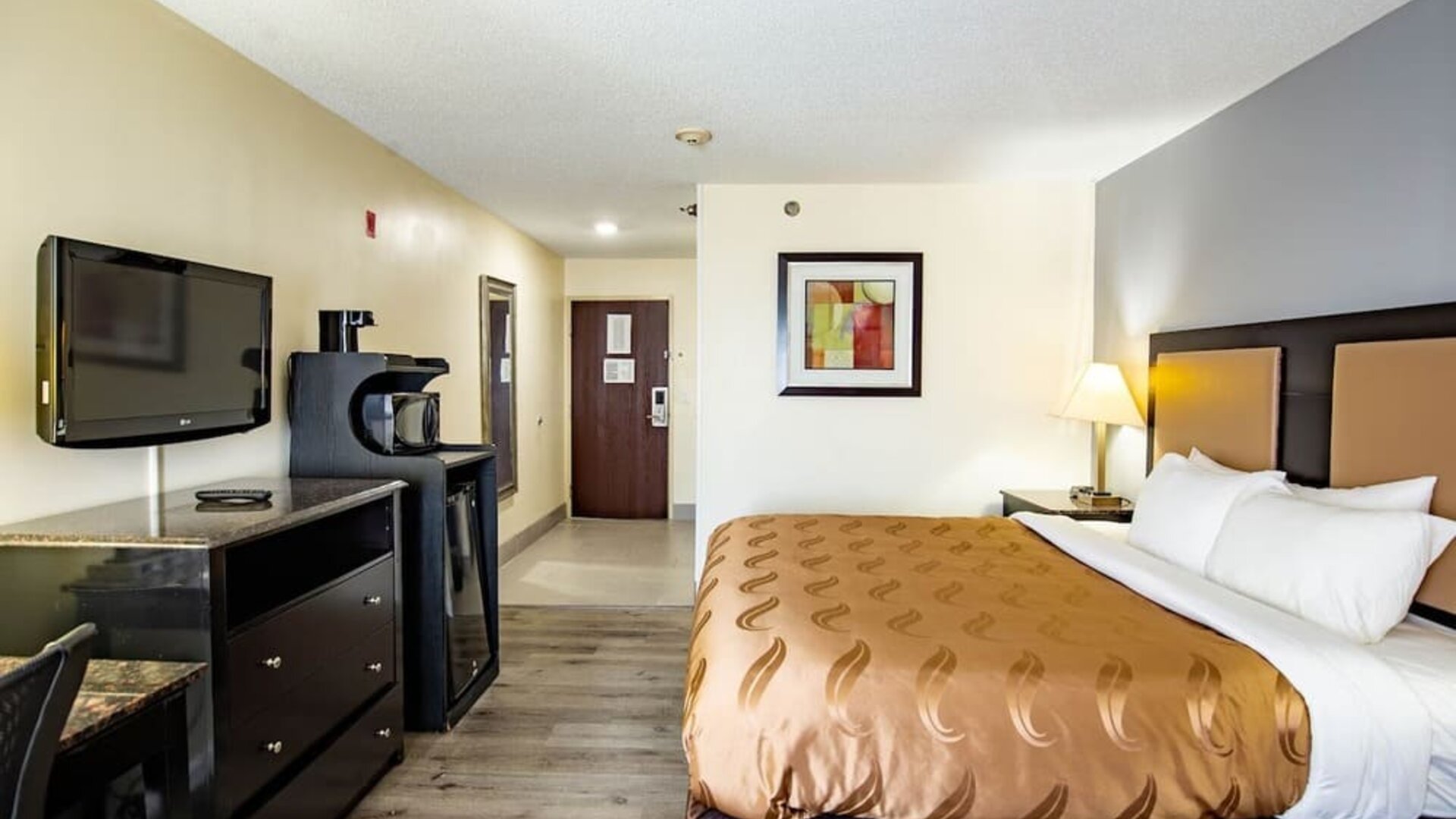 Romantic king room at Quality Inn & Suites Woodstock Near Lake Geneva.