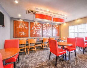 Dining room at Towneplace Suites By Marriott Arundel Mills.