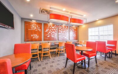 Dining room at Towneplace Suites By Marriott Arundel Mills.