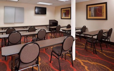 Professional meeting room at Hampton Inn Columbus-East.