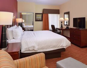 Standard day use room with work desk, TV screen, sofa and private bathroom at Hampton Inn Columbus-East.