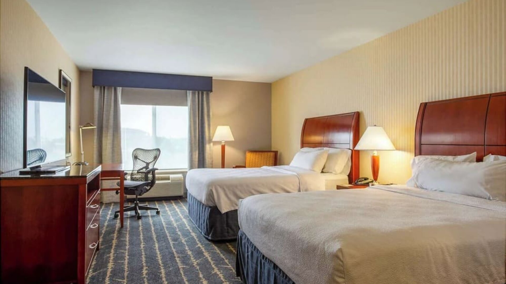 Day use twin room with work desk at Hilton Garden Inn Milwaukee Northwest Conference Center.