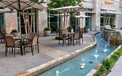 Alfresco dining perfect for coworking at Hilton Dallas/ Plano Granite Park.