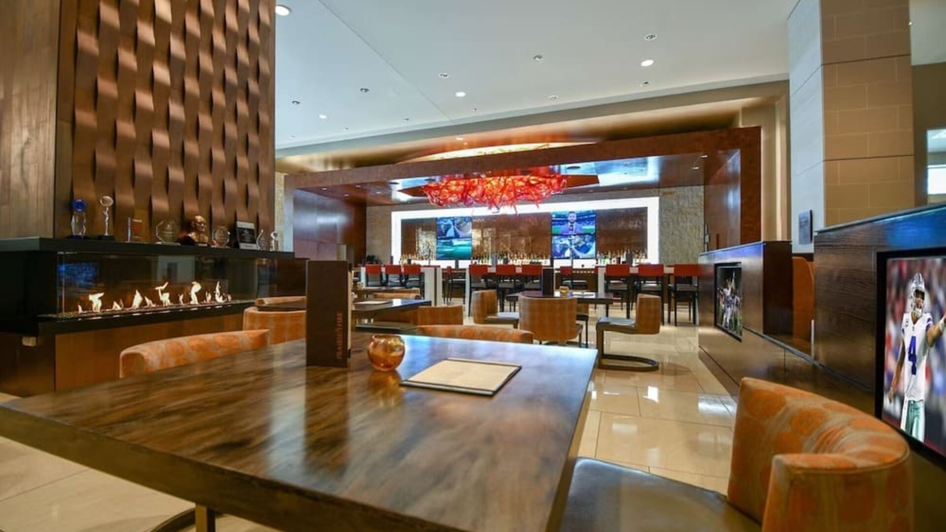 Dining area perfect for coworking at Hilton Dallas/ Plano Granite Park.
