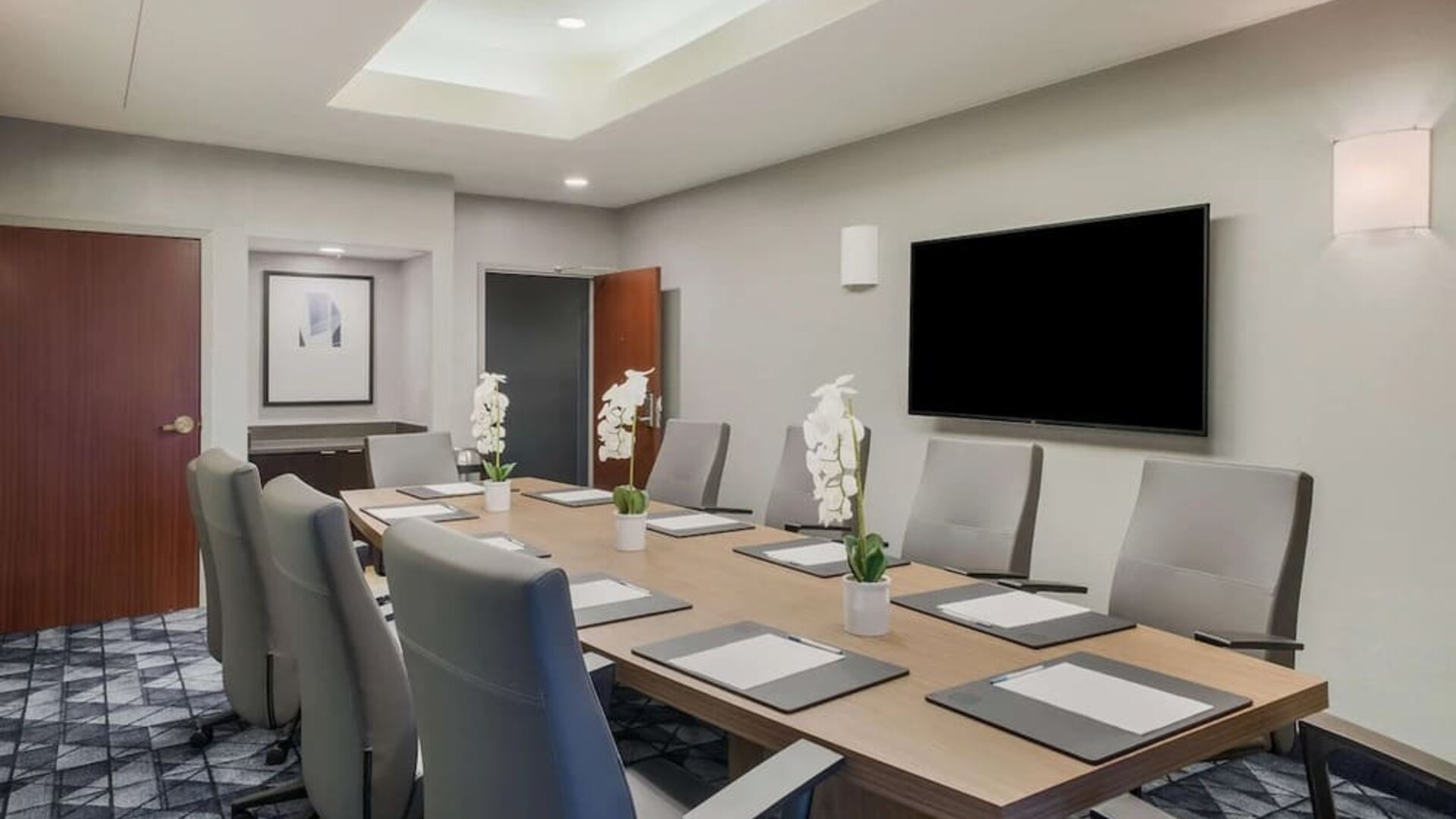Professional meeting room at Sonesta Select Phoenix Chandler.