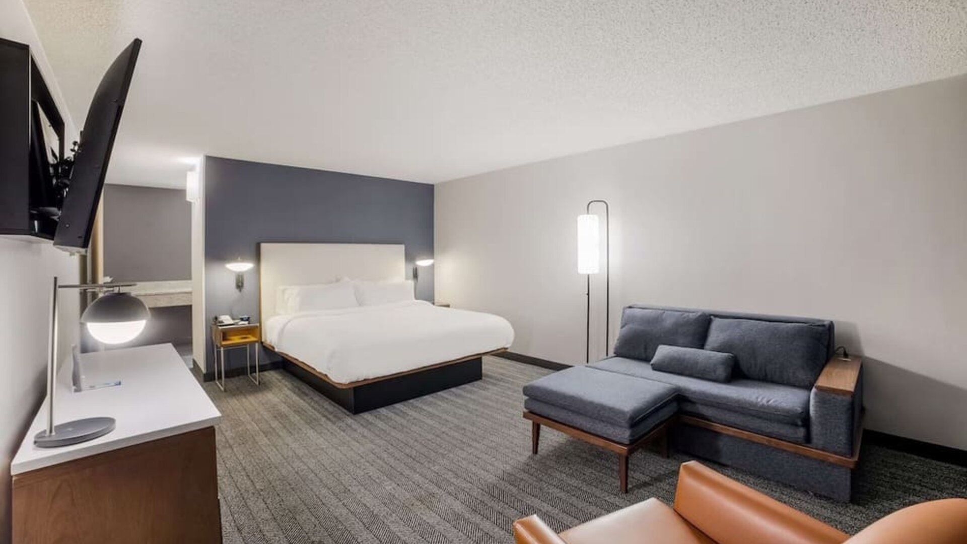 Day use room with sofa at Sonesta Select Phoenix Chandler.