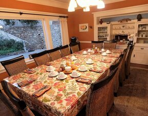 Dining area at Arroyo Vista Inn.
