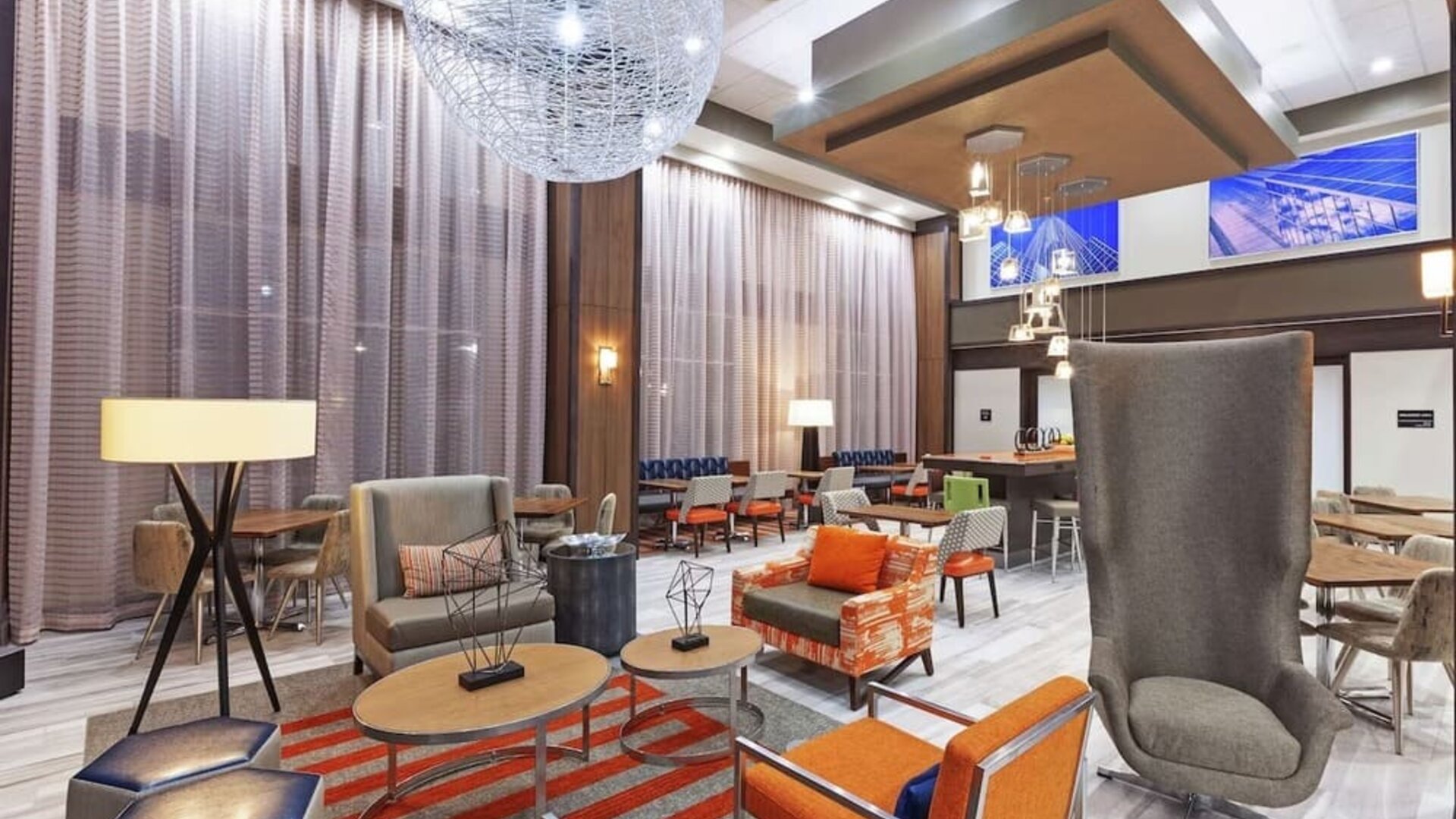 Lobby seating at Hampton Inn & Suites Houston-Bush Intercontinental Aprt.