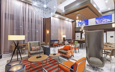 Lobby seating at Hampton Inn & Suites Houston-Bush Intercontinental Aprt.