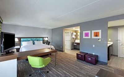 King room with work station at Hampton Inn & Suites Houston-Bush Intercontinental Aprt.