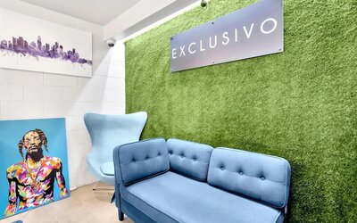 Lobby seating at Exclusivo Inn & Suites. 