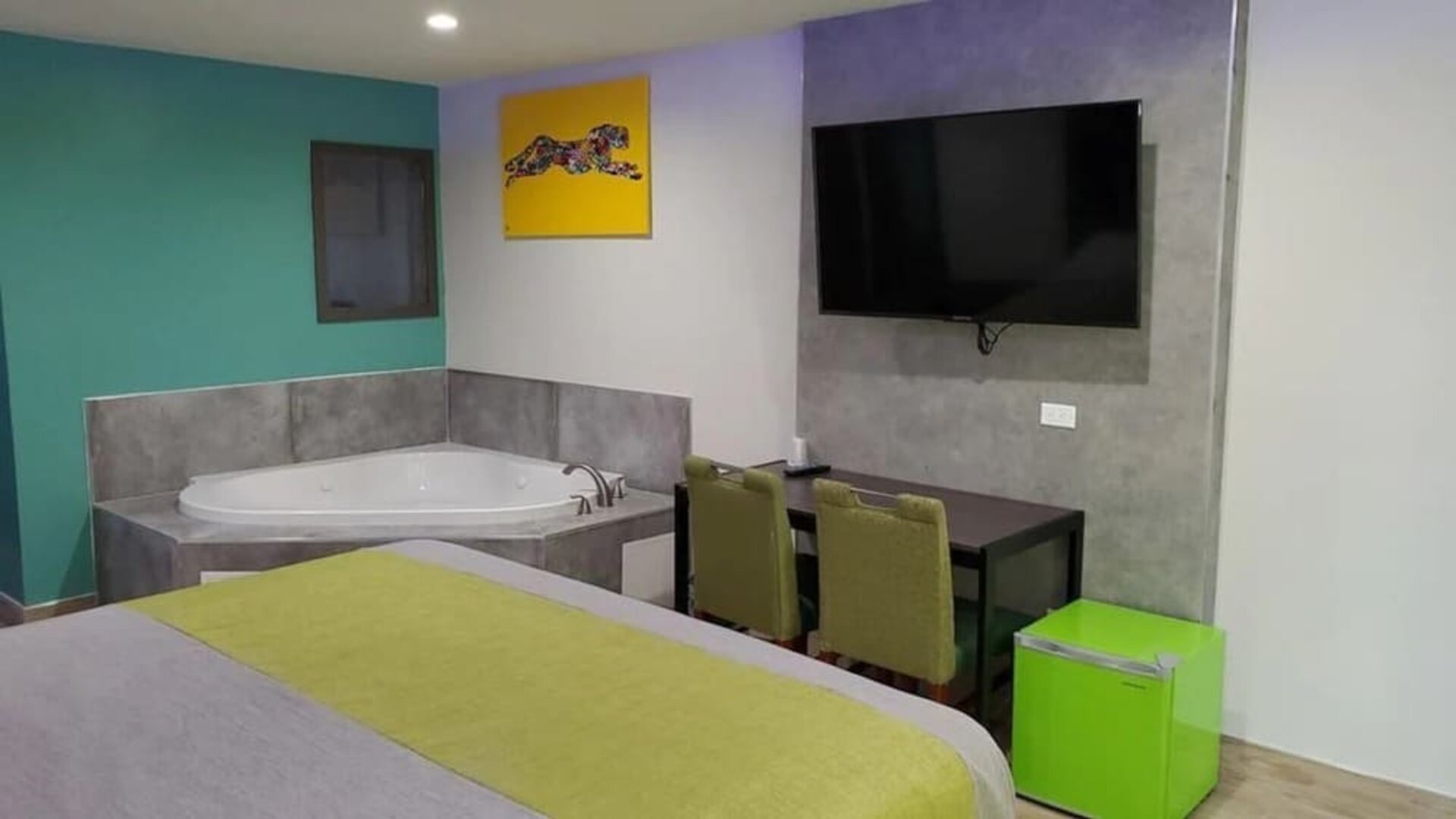 Day use room with TV at Exclusivo Inn & Suites. 