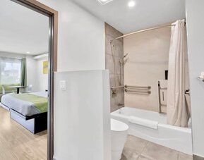 Private guest bathroom with shower at Exclusivo Inn & Suites. 