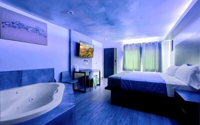 Day use room with TV at Exclusivo Inn & Suites. 