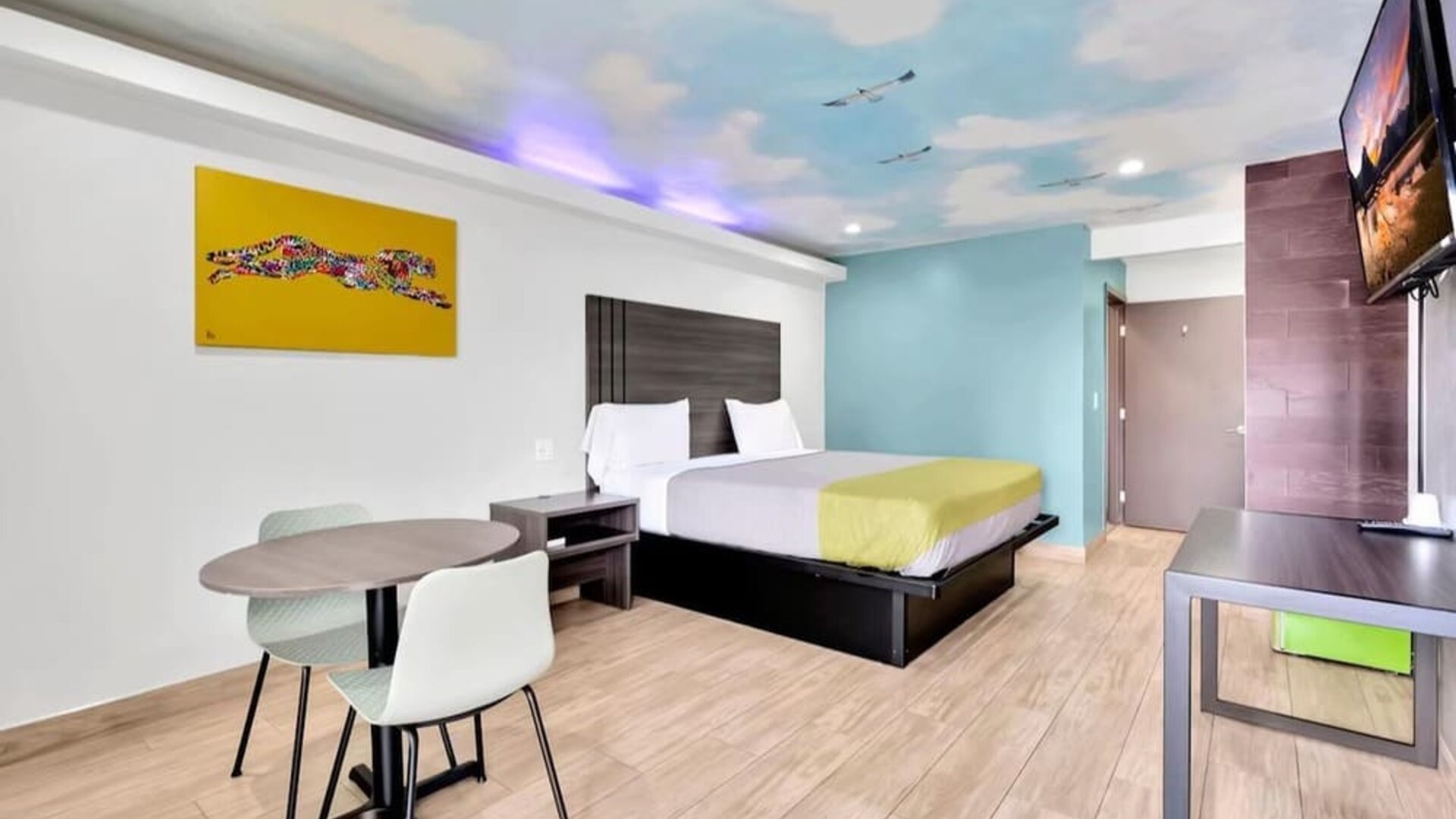 Day use room with TV at Exclusivo Inn & Suites. 