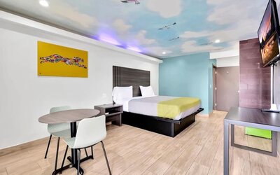 Day use room with TV at Exclusivo Inn & Suites. 