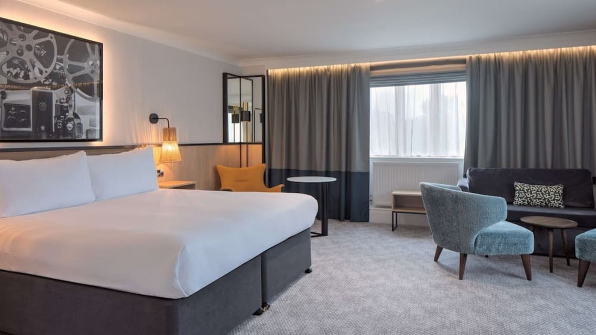 King room with natural light at DoubleTree By Hilton London Elstree.