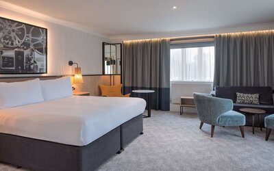 King room with natural light at DoubleTree By Hilton London Elstree.