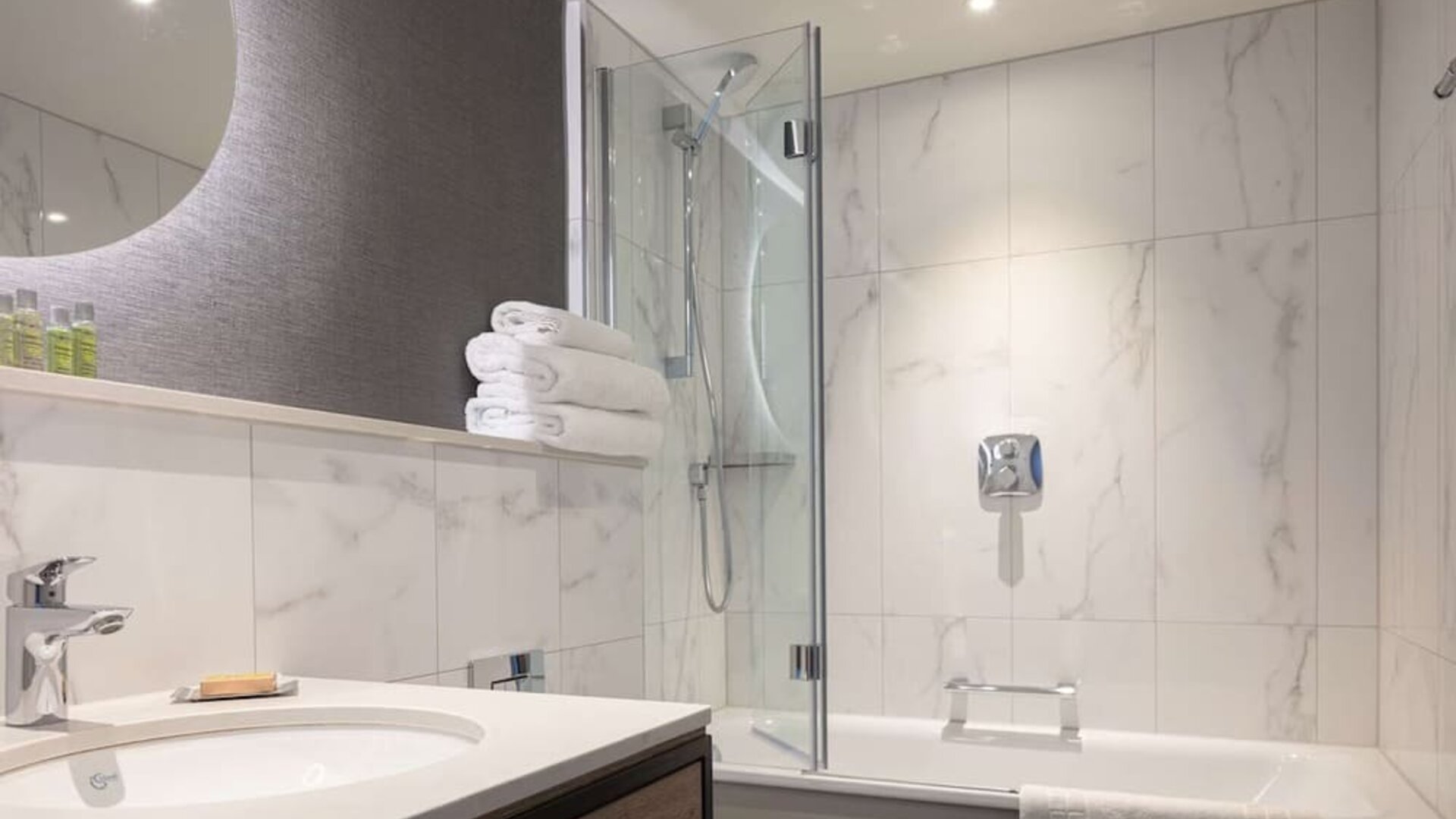 Guest bathroom at DoubleTree By Hilton London Elstree.