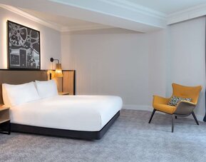 King room with natural light at DoubleTree By Hilton London Elstree.