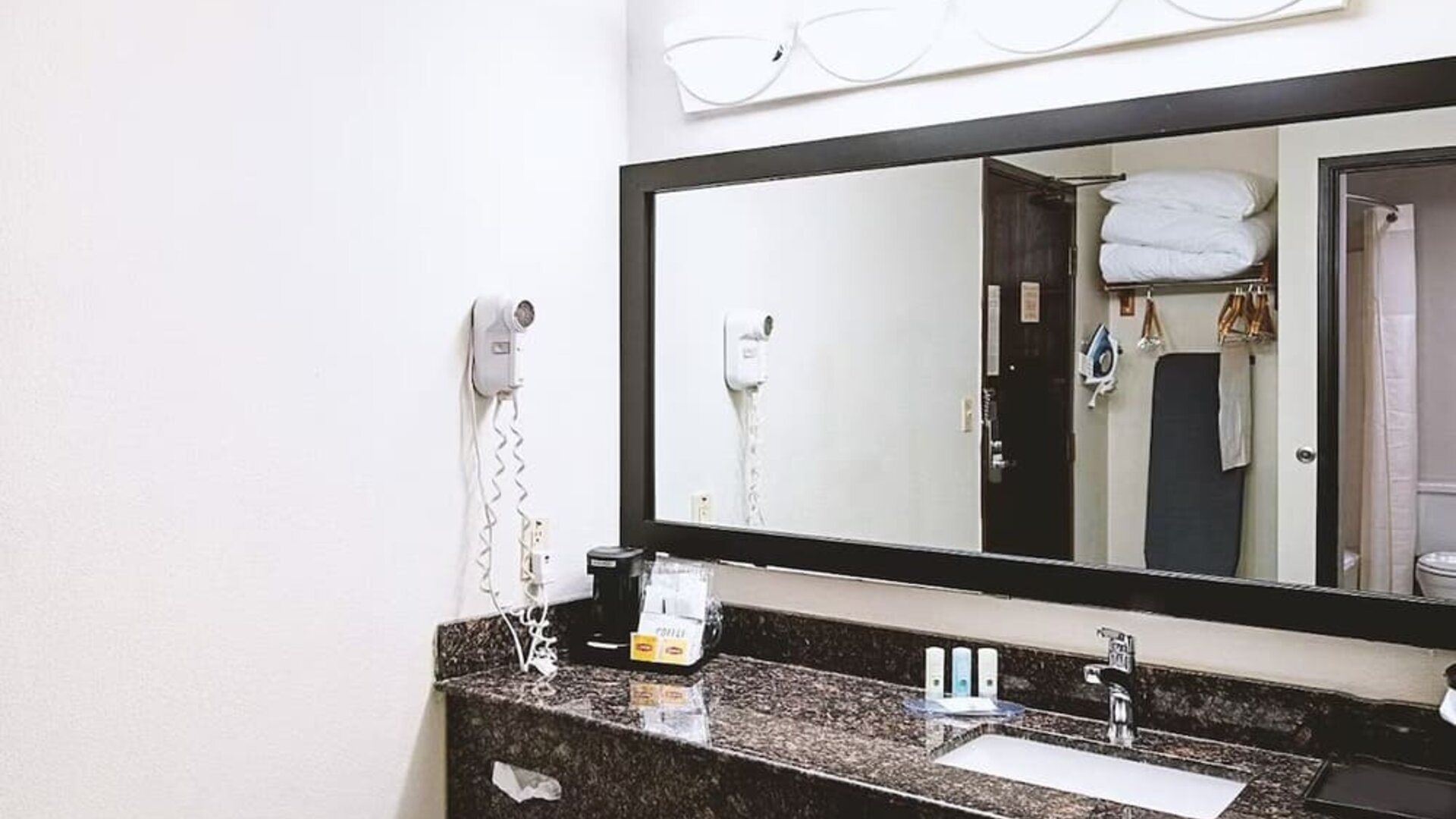 Private bathroom with shower and free toiletries at Hotel Inn Milwaukee.