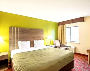 King room with sofa and work desk at Hotel Inn Milwaukee.