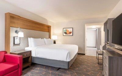 King room at DoubleTree By Hilton Fort Worth South.