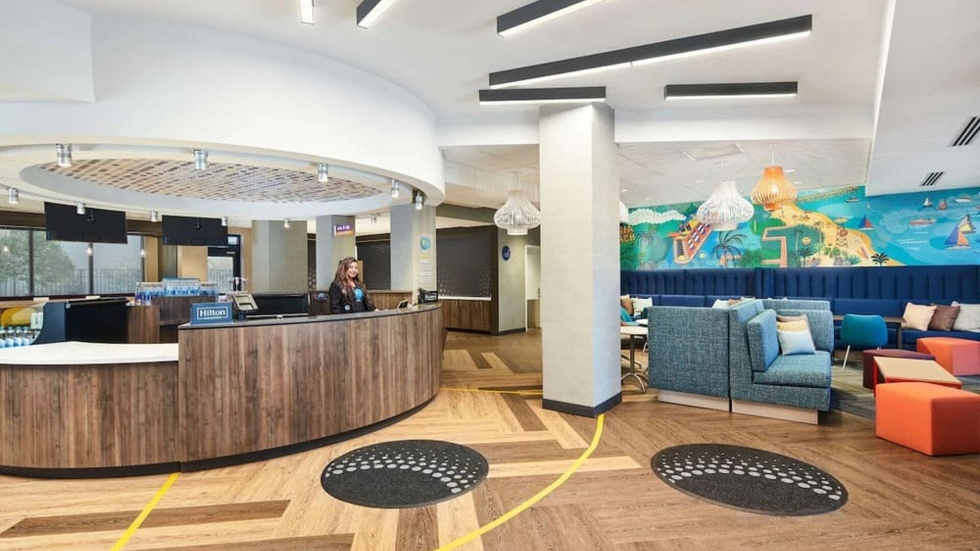 Reception area at Tru By Hilton Ft. Lauderdale Airport.