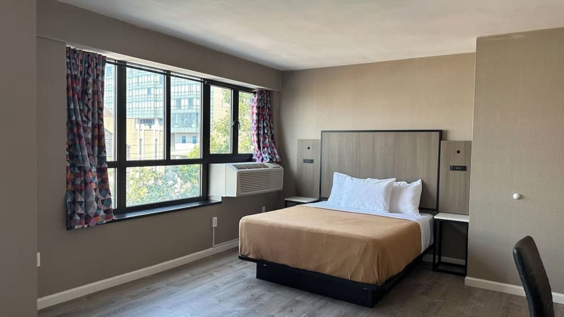 Day use room at Regal Inn & Suites New York.