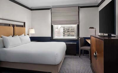 Standard room with work desk and TV screen at Hilton Orrington/Evanston.