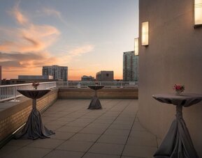 Rooftop terrace at Hilton Orrington/Evanston.
