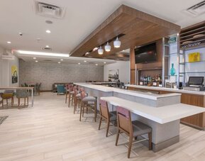 On-site bar with lounge area at Hilton Garden Inn Cincinnati Midtown.