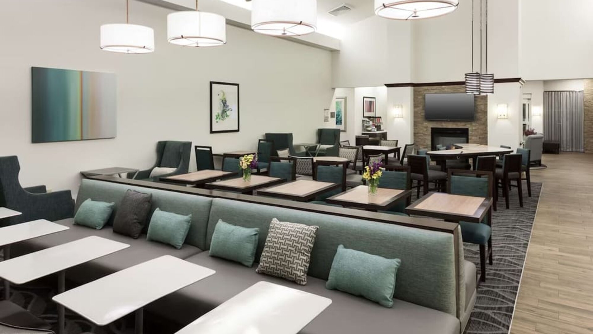 Dining area at Homewood Suites By Hilton Agoura Hills.