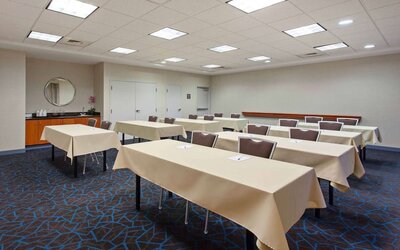 Professional meeting room at Hampton Inn & Suites Clovis-Airport North.