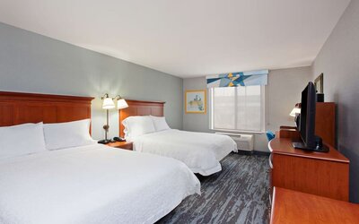Day use twin room with work desk at Hampton Inn & Suites Clovis-Airport North.