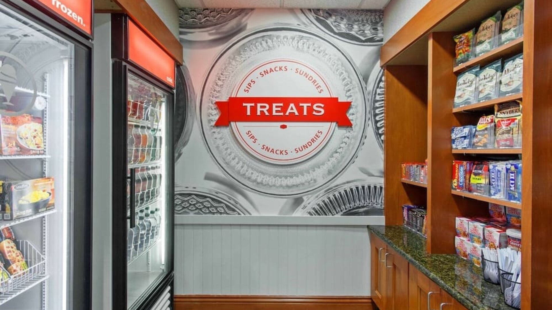 Convenience store at Hampton Inn & Suites Clovis-Airport North.