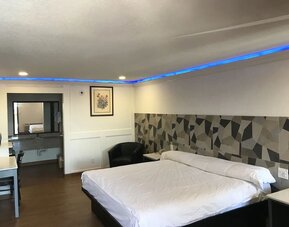 King bed at Star Inn Hotel Sea World.