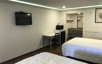 Queen beds with TV at Star Inn Hotel Sea World.