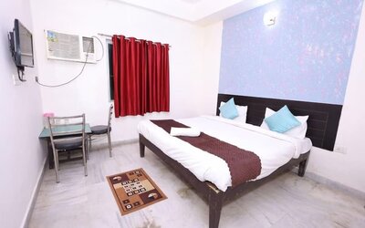 King room at Hotel NoVo Agra.