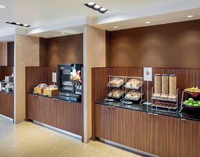 Breakfast area at Fairfield Inn & Suites By Marriott North Bergen.