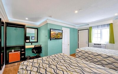 Queen room with mini-fridge at Mid City Inn - Los Angeles.