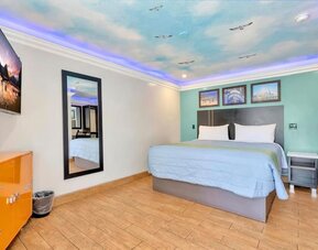 Spacious king room at Mid City Inn - Los Angeles.