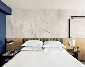 King bed at Kimpton Theta New York - Times Square.|