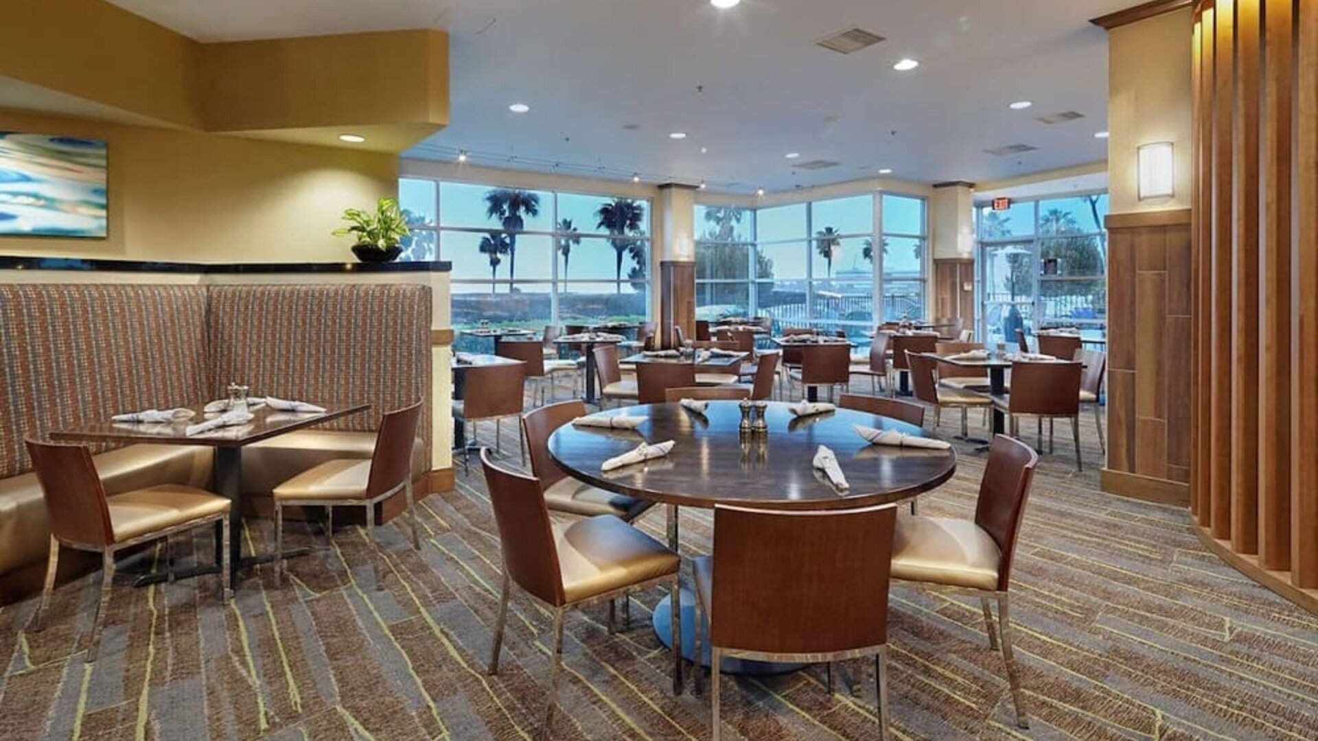 Dining area at DoubleTree By Hilton San Francisco Airport North Bayfront.