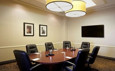 Professional meeting room at Embassy Suites By Hilton Los Angeles-Intl Airport North.