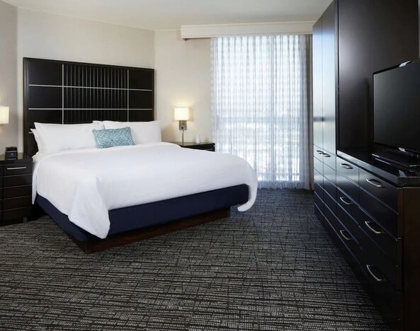 Day use room with private bathroom at Embassy Suites By Hilton Los Angeles-Intl Airport North.