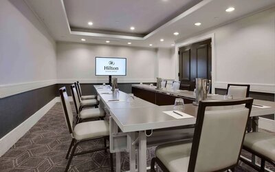 Professional meeting room at Hilton Newark Airport.