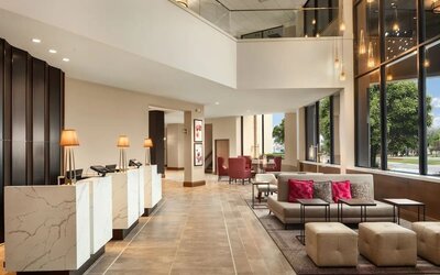 Lobby lounge at Crowne Plaza Dallas Market Ctr - Love Field.